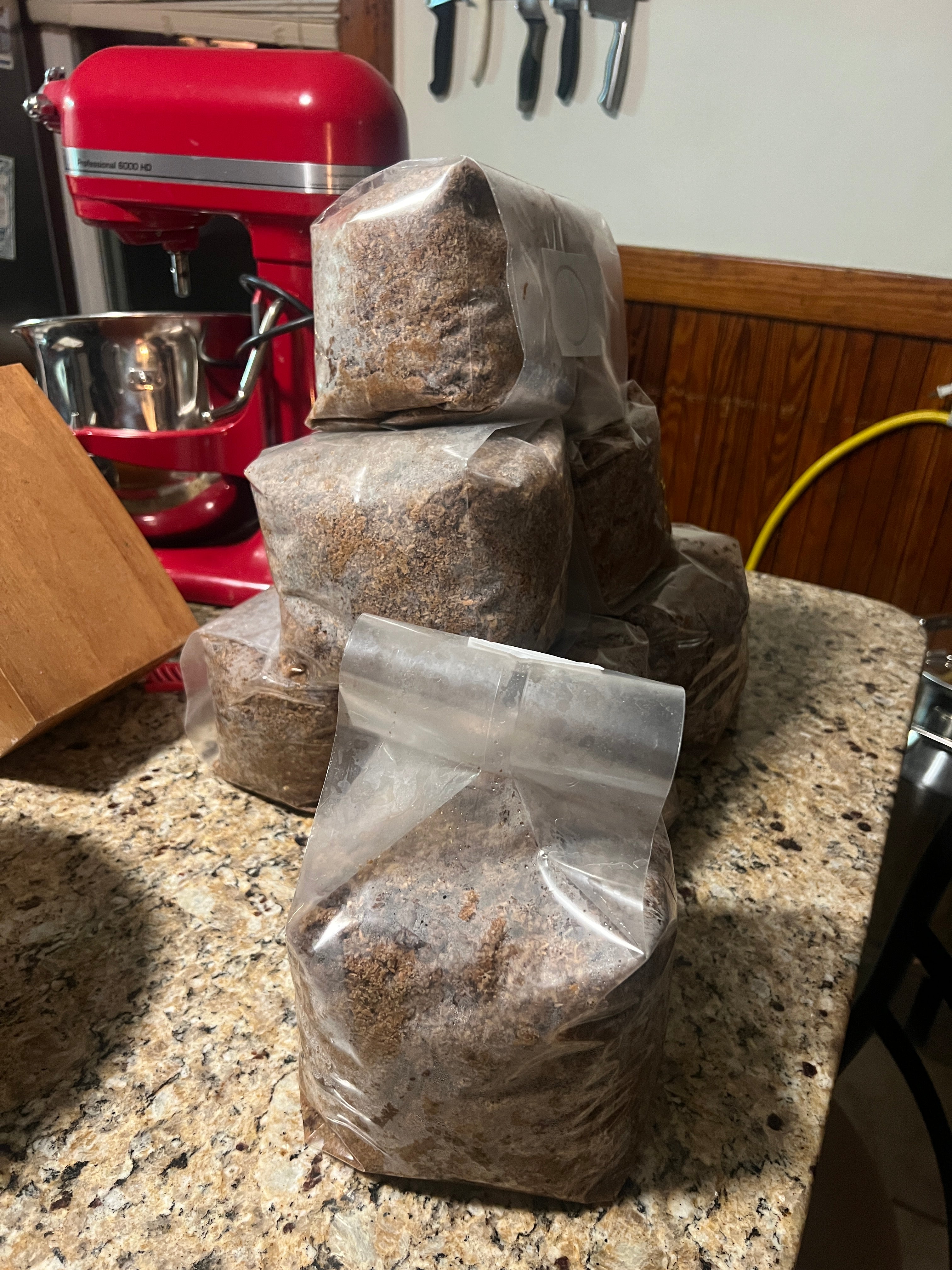 Supplemented wood substrate pellet, makes 8 bags. 12 lbs Farmers wood mix with 8 bags 0.5um filter tech bags (free shipping).